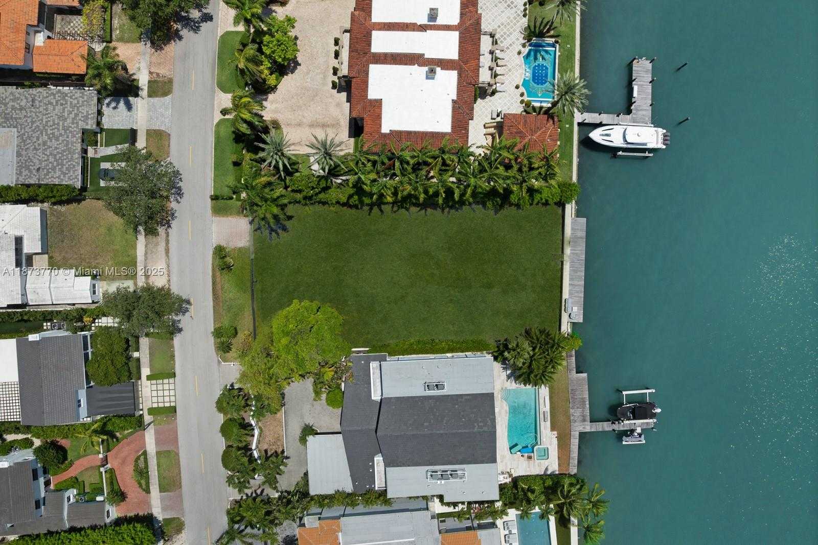 Small Image of 5226 NORTH BAY RD, Miami Beach Number 10