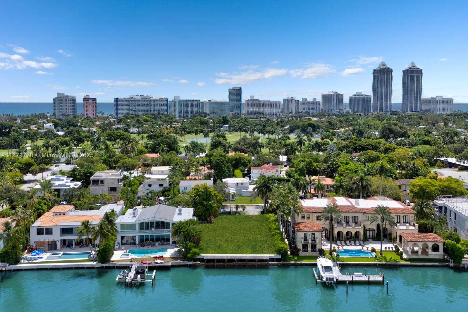Small Image of 5226 NORTH BAY RD, Miami Beach Number 4