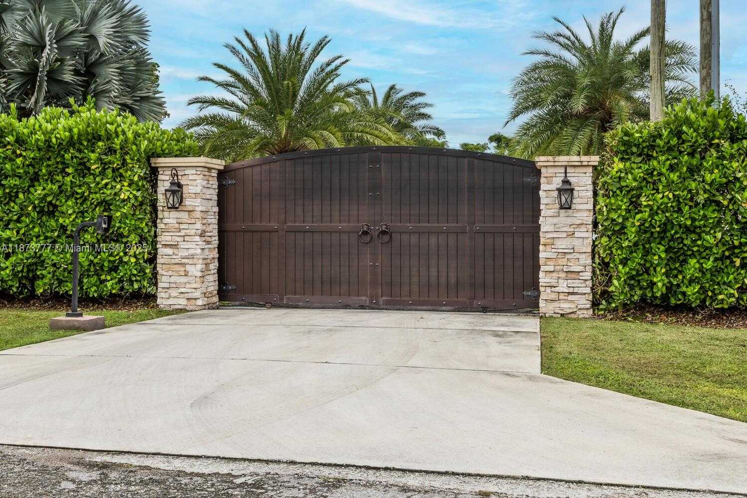 Small Image of 20100 SOUTH WEST 182ND AVE, Miami Number 2