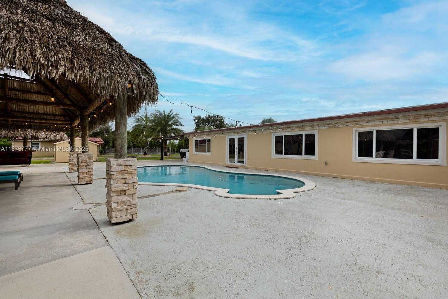Small Image of 20100 SOUTH WEST 182ND AVE, Miami Number 27