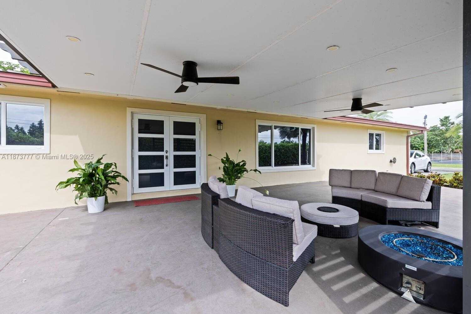 Small Image of 20100 SOUTH WEST 182ND AVE, Miami Number 3