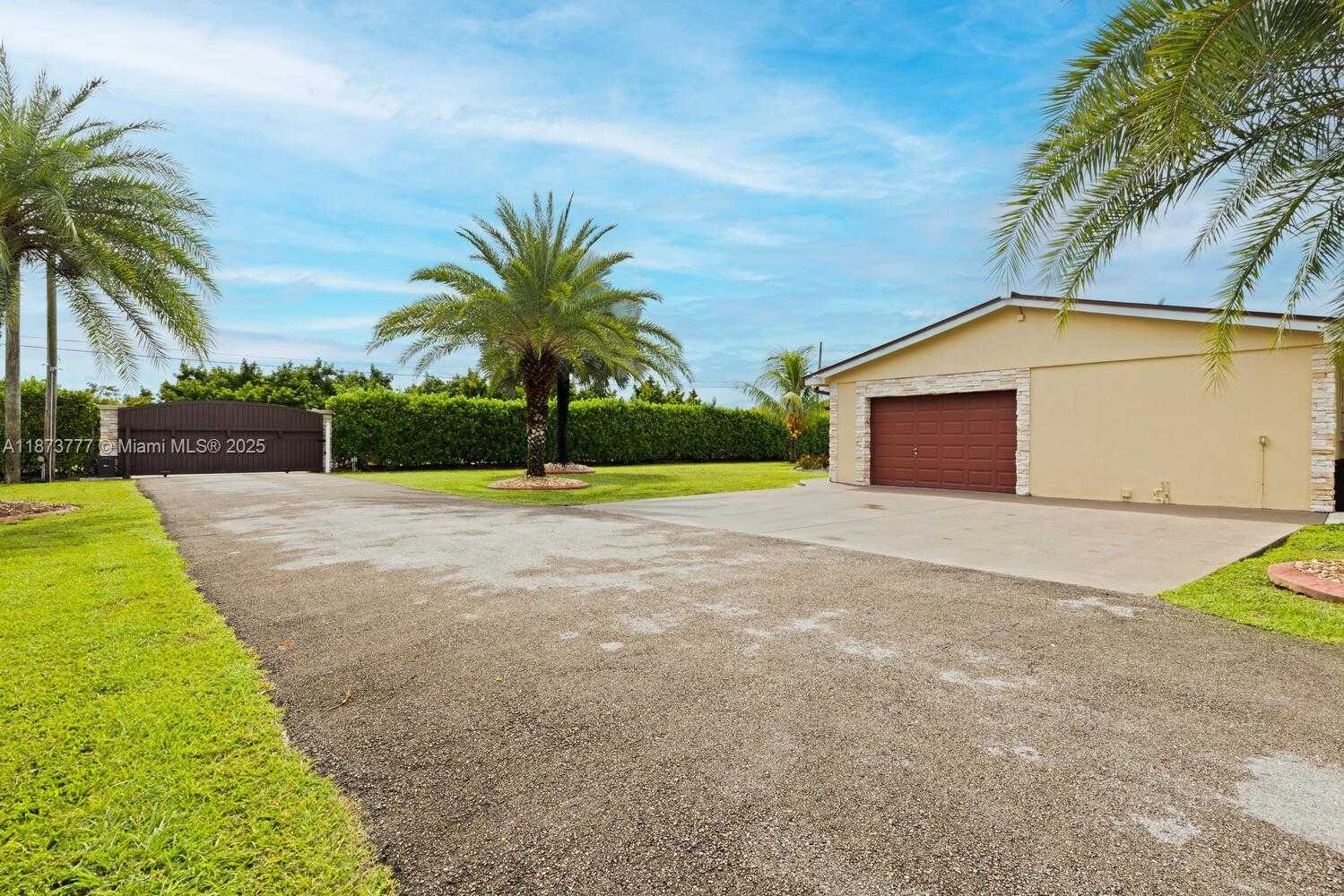 Small Image of 20100 SOUTH WEST 182ND AVE, Miami Number 32
