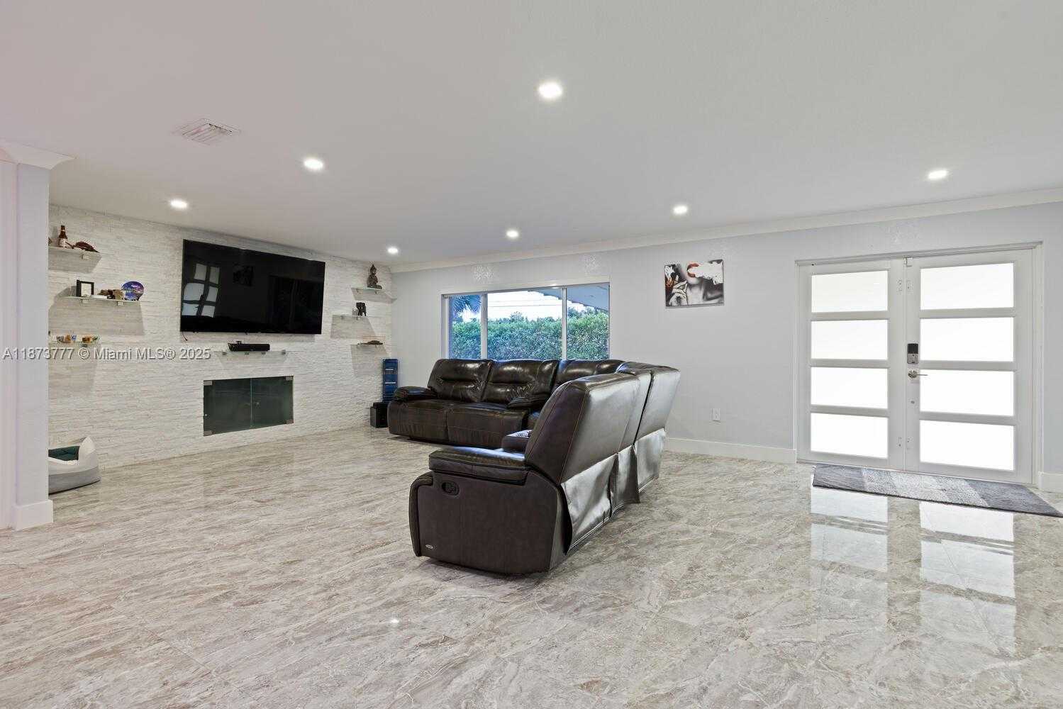 Small Image of 20100 SOUTH WEST 182ND AVE, Miami Number 4