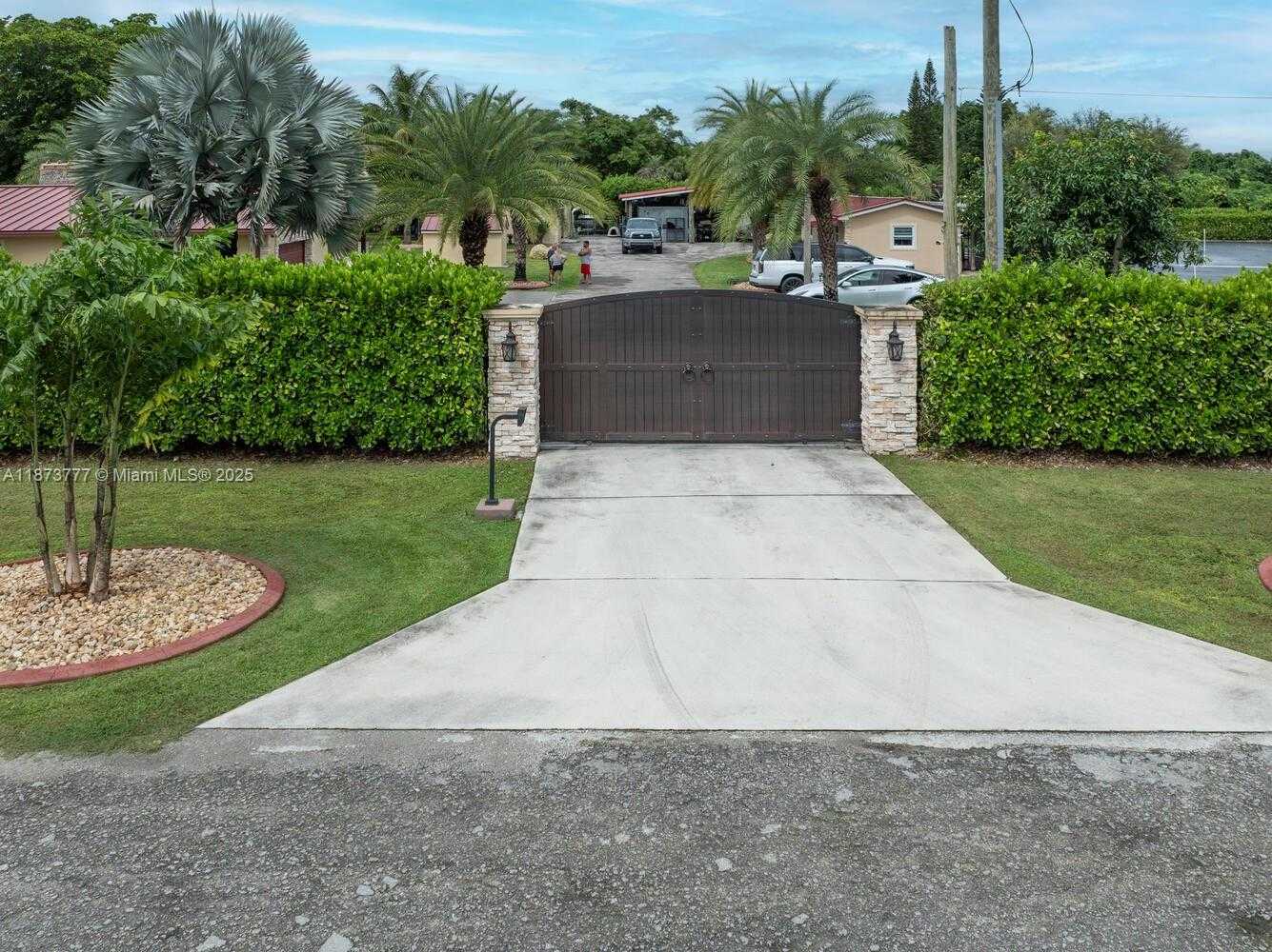 Small Image of 20100 SOUTH WEST 182ND AVE, Miami Number 46