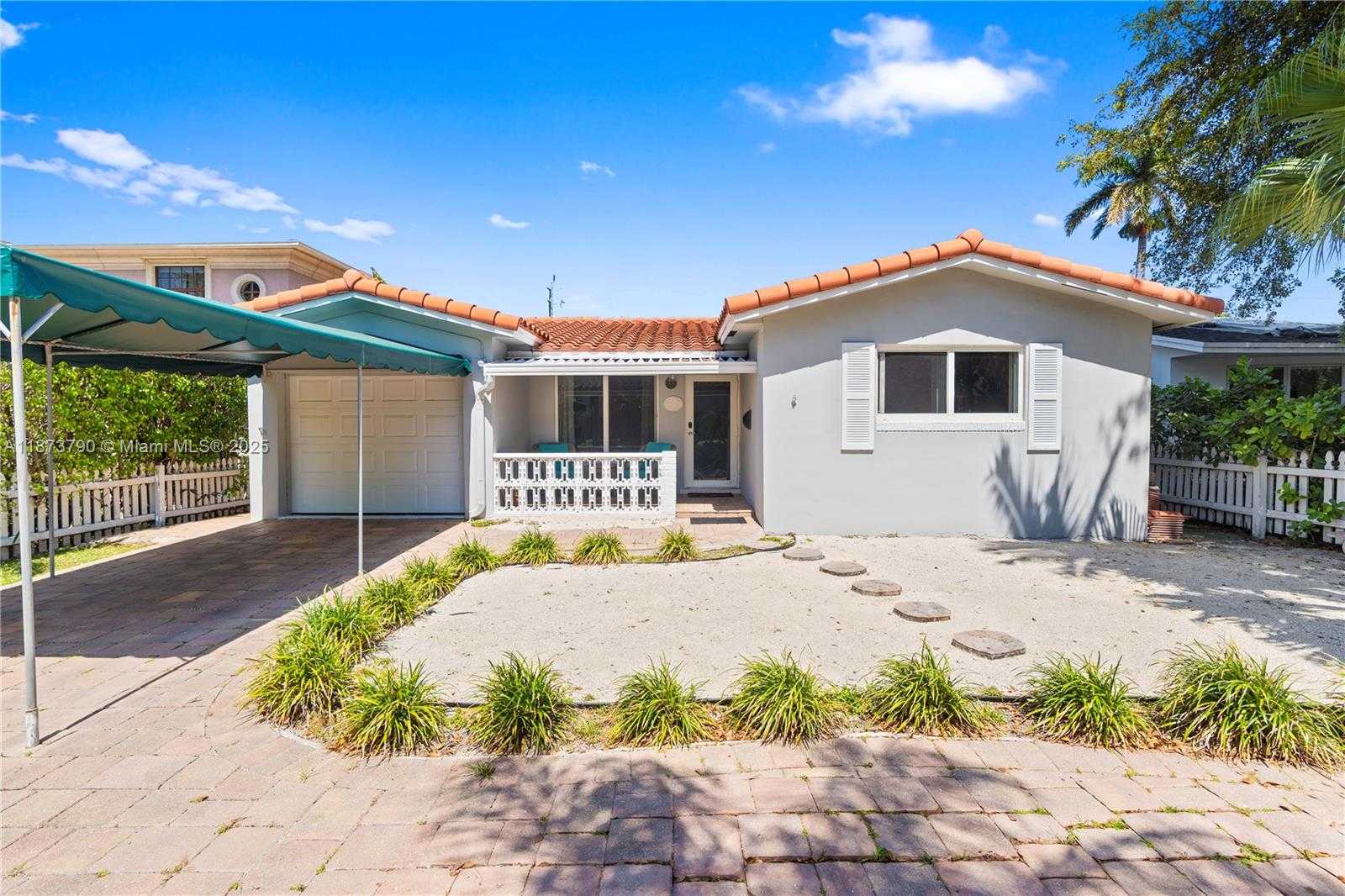 Small Image of 1107 WASHINGTON ST, Hollywood Number 3