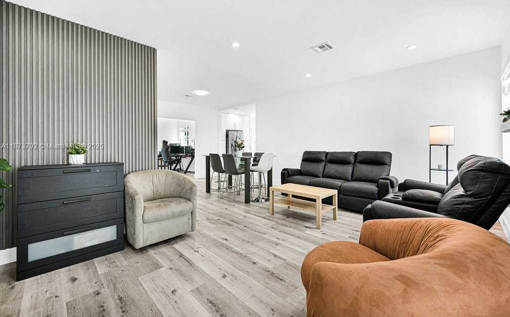 Small Image of 876 NORTH EAST 81ST ST, Miami Number 11