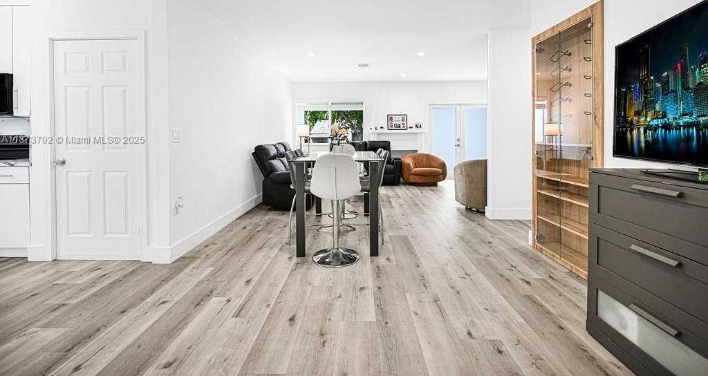 Small Image of 876 NORTH EAST 81ST ST, Miami Number 12