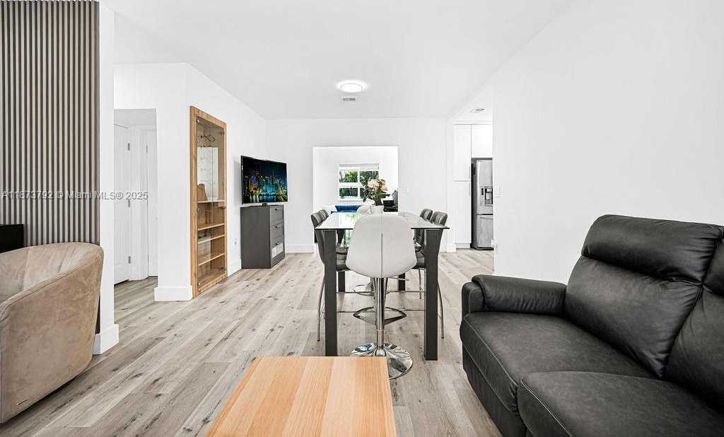 Small Image of 876 NORTH EAST 81ST ST, Miami Number 13