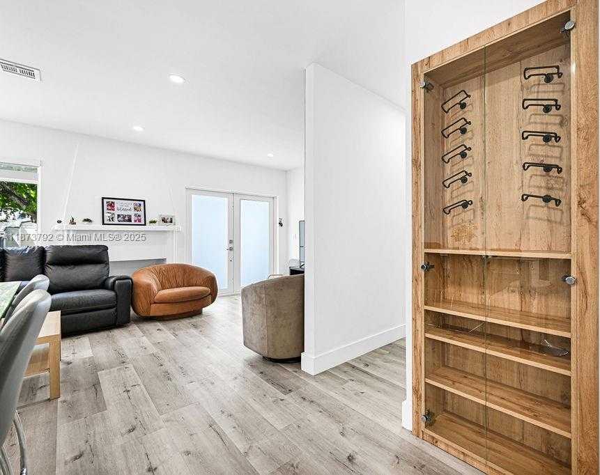 Small Image of 876 NORTH EAST 81ST ST, Miami Number 14