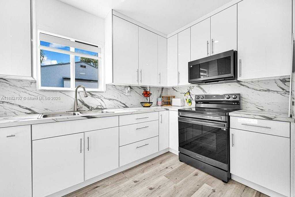 Small Image of 876 NORTH EAST 81ST ST, Miami Number 17