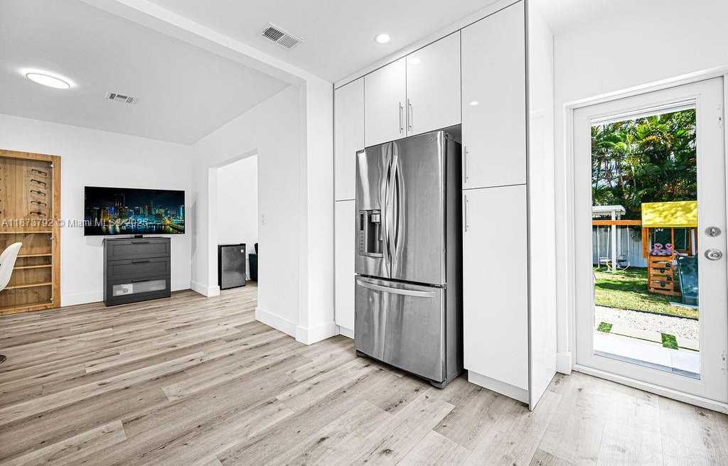 Small Image of 876 NORTH EAST 81ST ST, Miami Number 19