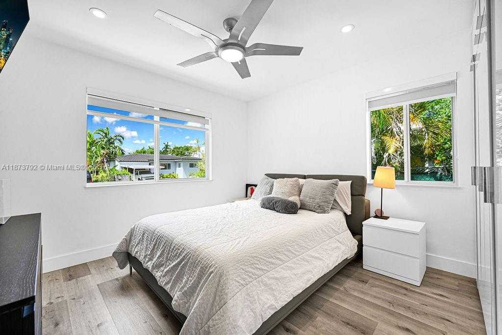 Small Image of 876 NORTH EAST 81ST ST, Miami Number 20