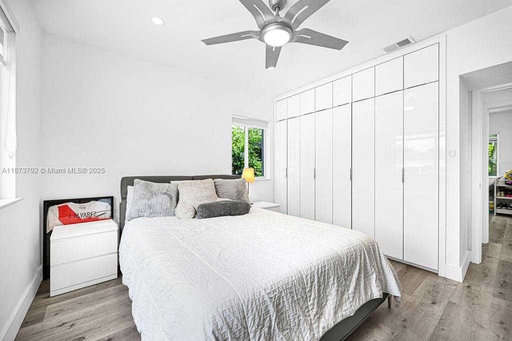 Small Image of 876 NORTH EAST 81ST ST, Miami Number 22