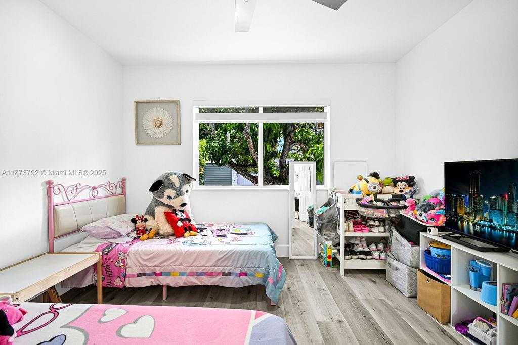 Small Image of 876 NORTH EAST 81ST ST, Miami Number 25