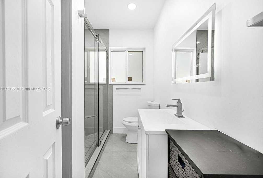 Small Image of 876 NORTH EAST 81ST ST, Miami Number 27