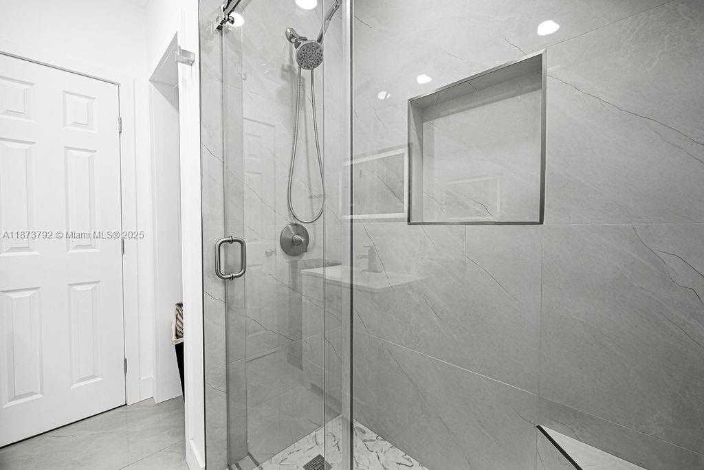 Small Image of 876 NORTH EAST 81ST ST, Miami Number 29