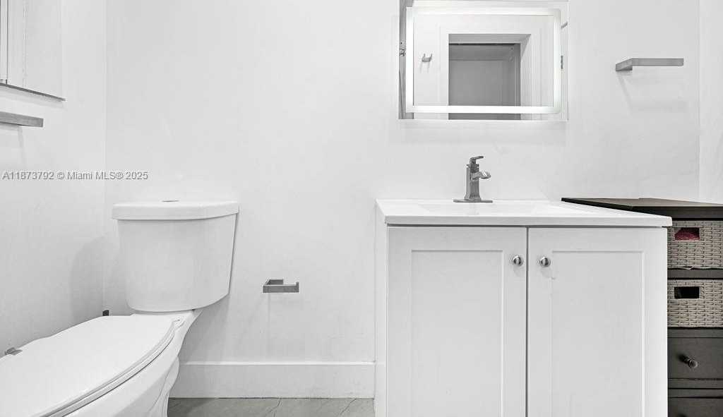 Small Image of 876 NORTH EAST 81ST ST, Miami Number 30