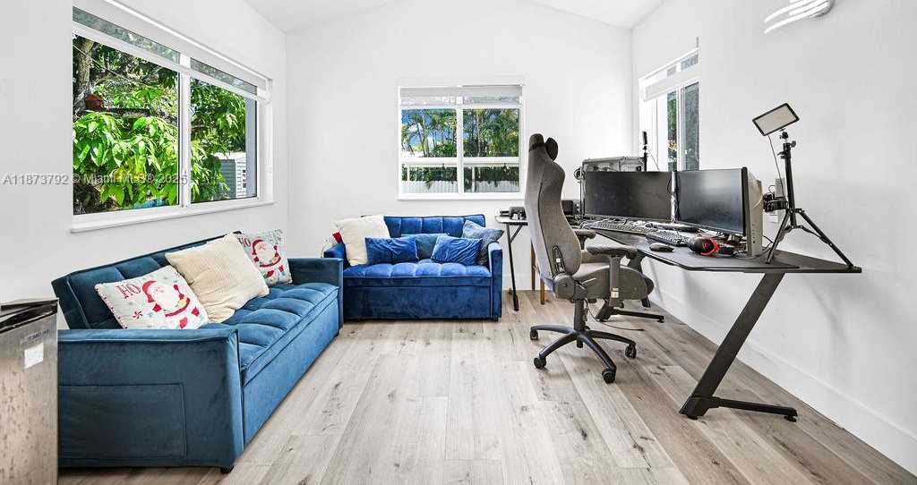 Small Image of 876 NORTH EAST 81ST ST, Miami Number 31