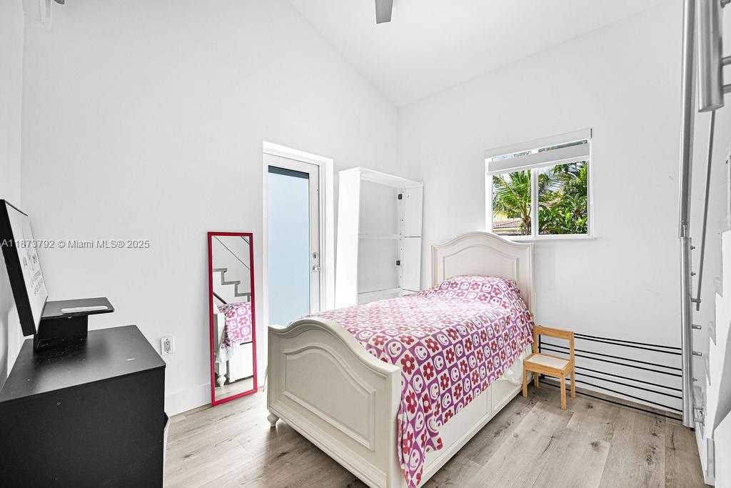 Small Image of 876 NORTH EAST 81ST ST, Miami Number 34
