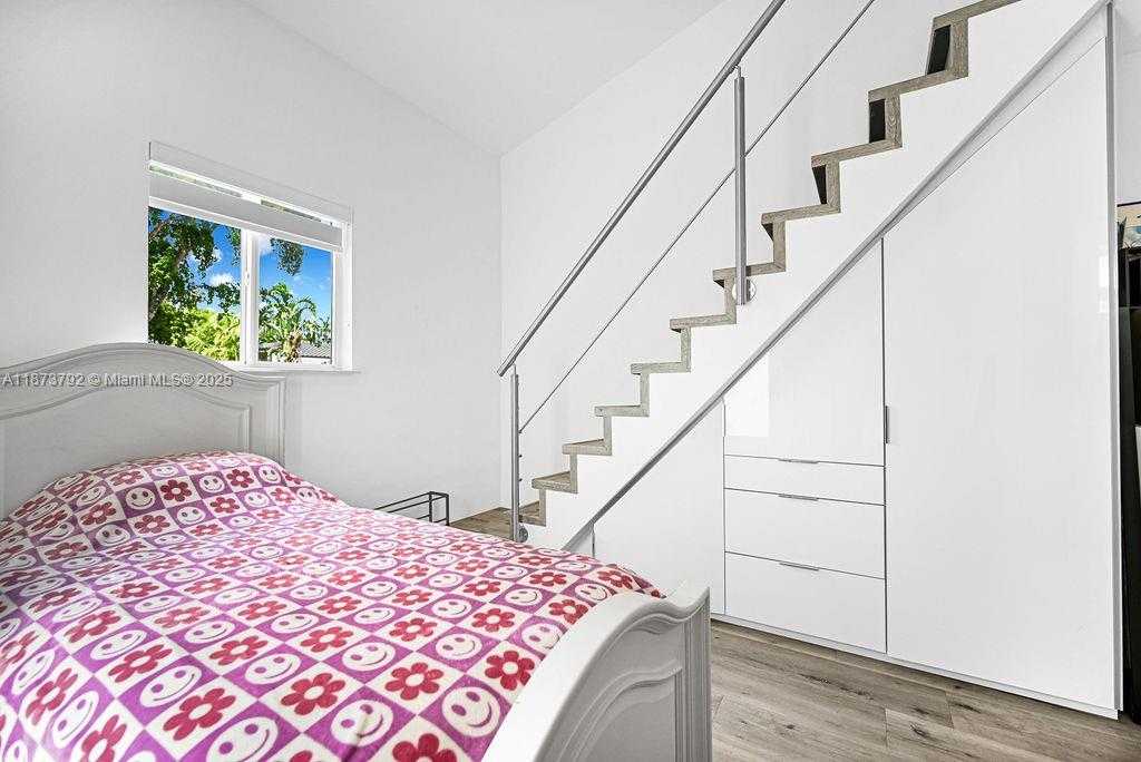 Small Image of 876 NORTH EAST 81ST ST, Miami Number 35