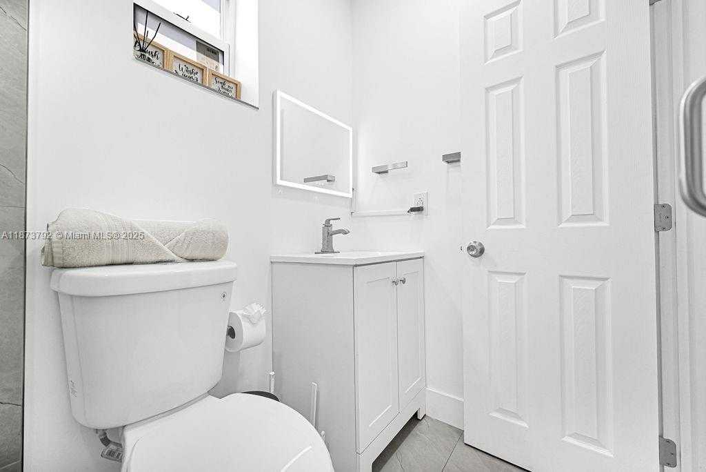Small Image of 876 NORTH EAST 81ST ST, Miami Number 44