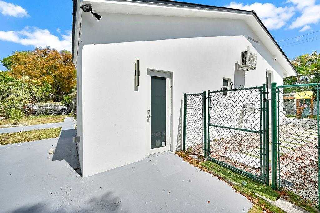 Small Image of 876 NORTH EAST 81ST ST, Miami Number 45