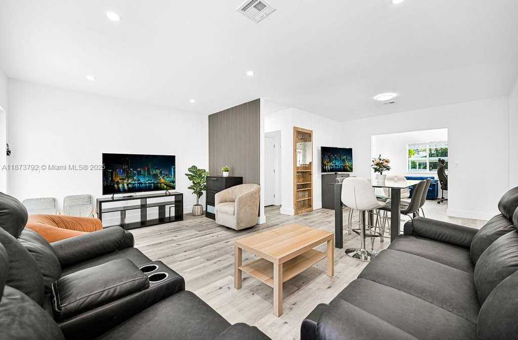 Small Image of 876 NORTH EAST 81ST ST, Miami Number 9