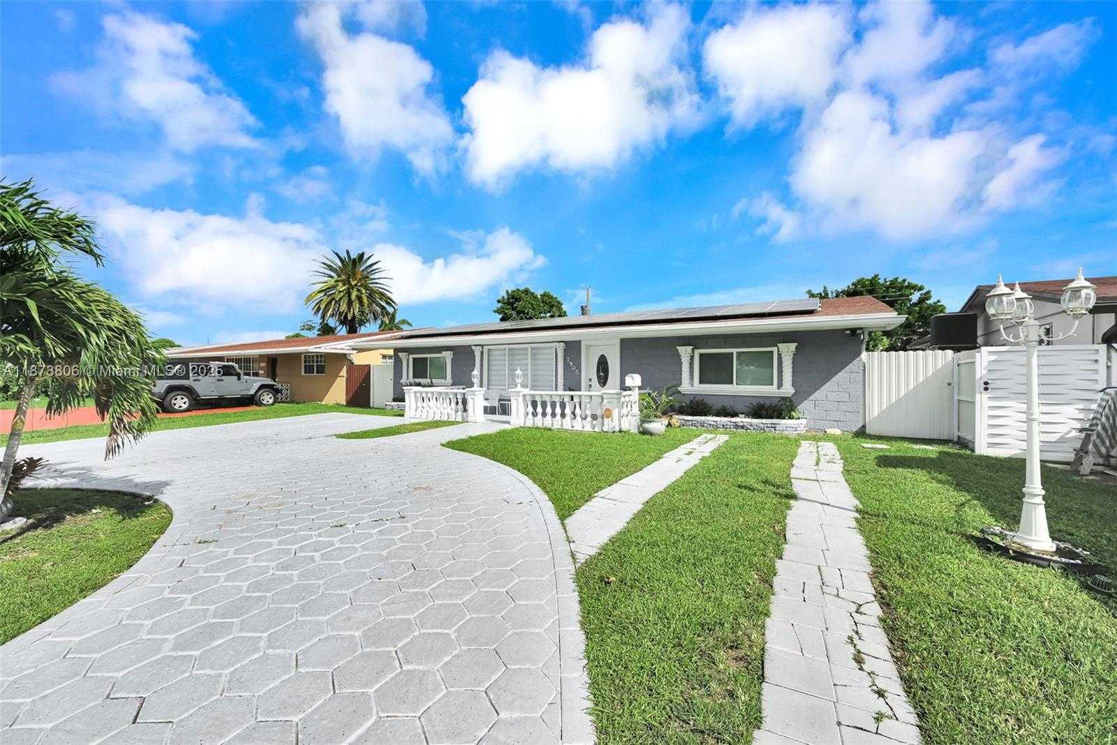 Small Image of 7905 RAMONA ST, Miramar Number 3