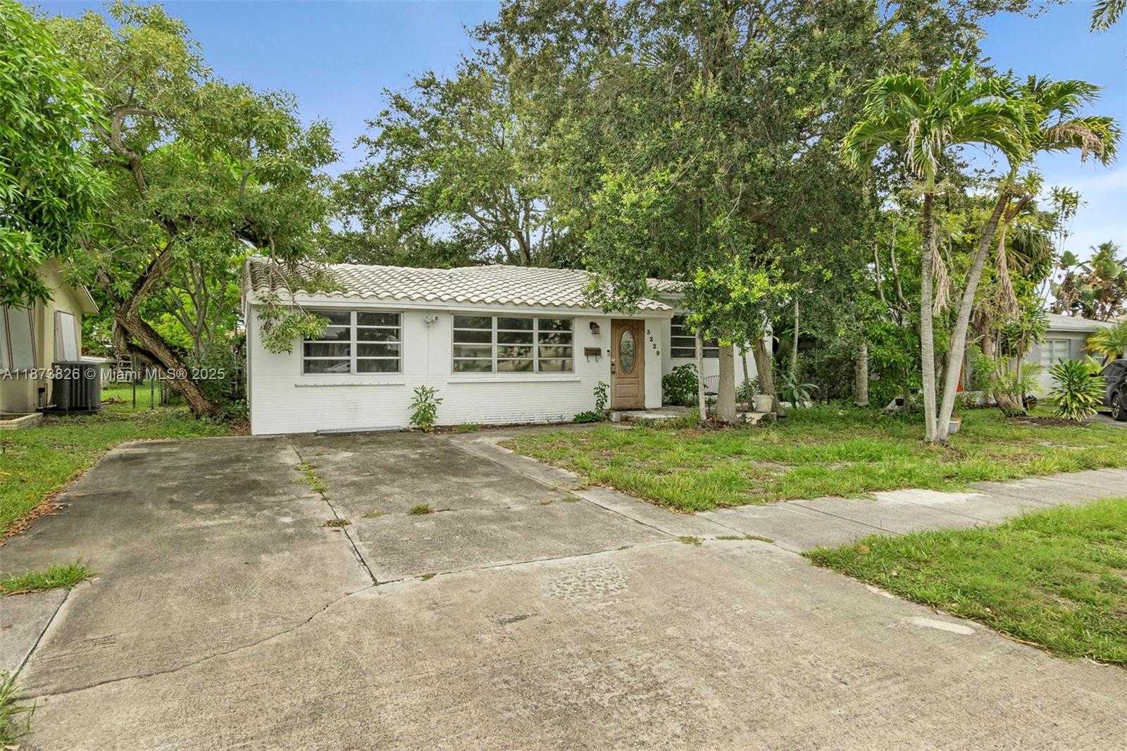 Small Image of 3229 CLEVELAND ST, Hollywood Number 2
