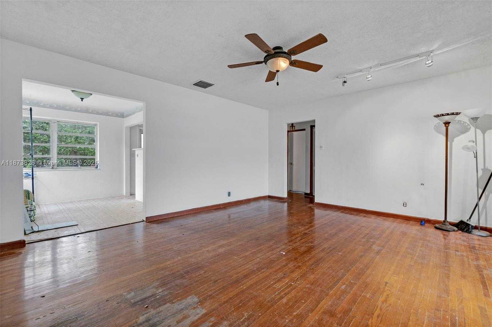Small Image of 3229 CLEVELAND ST, Hollywood Number 4
