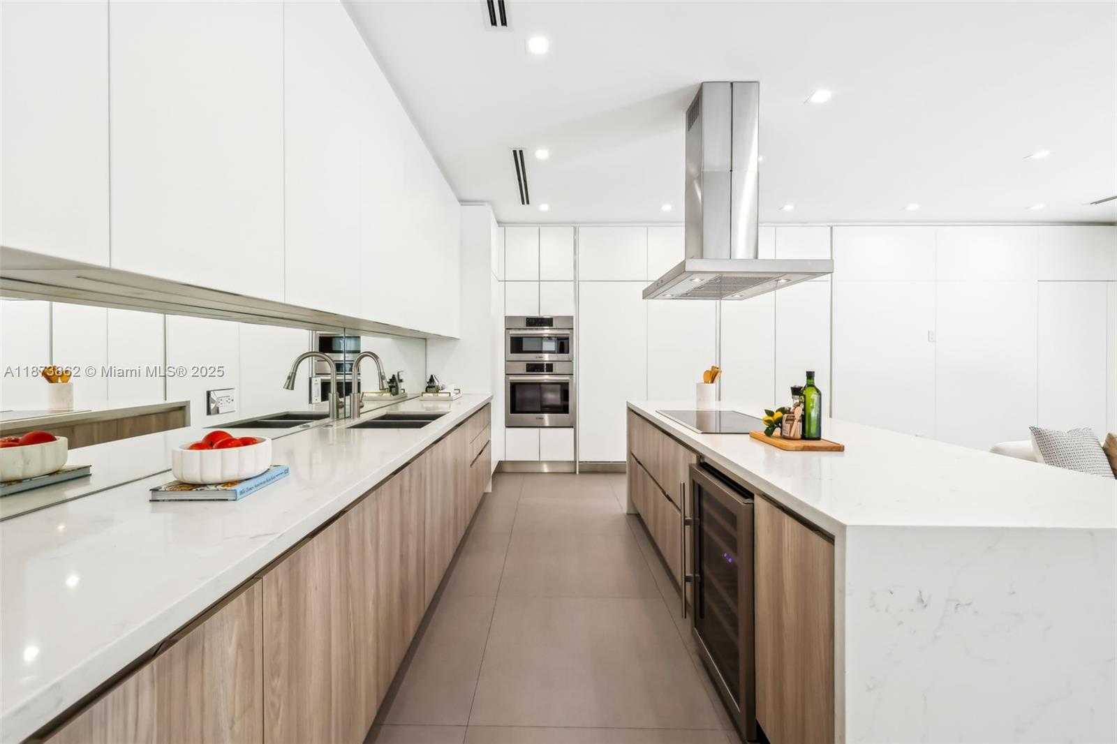 Small Image of 425 HARBOR DR, Key Biscayne Number 19