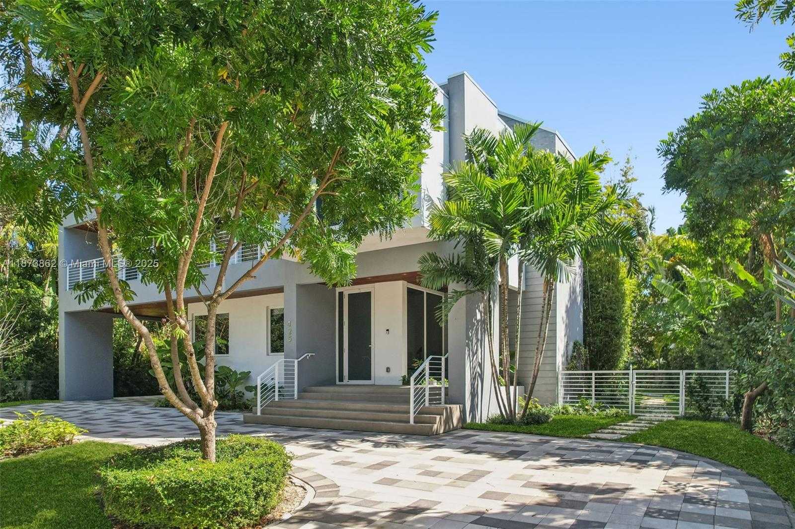 Small Image of 425 HARBOR DR, Key Biscayne Number 2