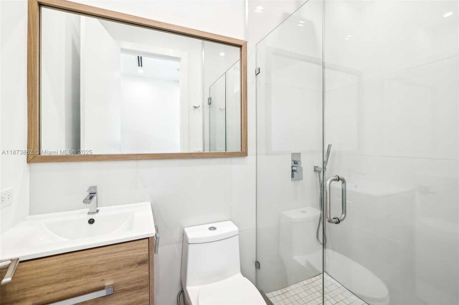 Small Image of 425 HARBOR DR, Key Biscayne Number 25