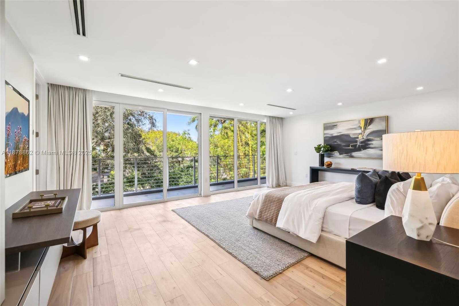 Small Image of 425 HARBOR DR, Key Biscayne Number 26