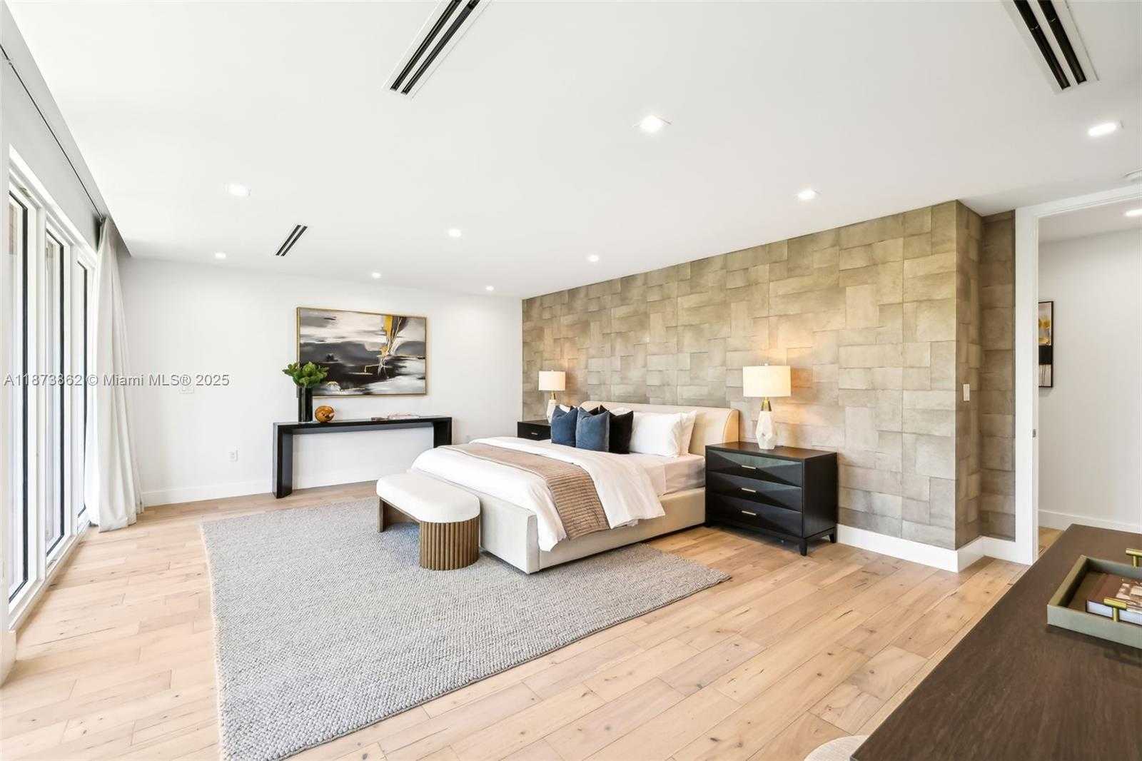 Small Image of 425 HARBOR DR, Key Biscayne Number 27