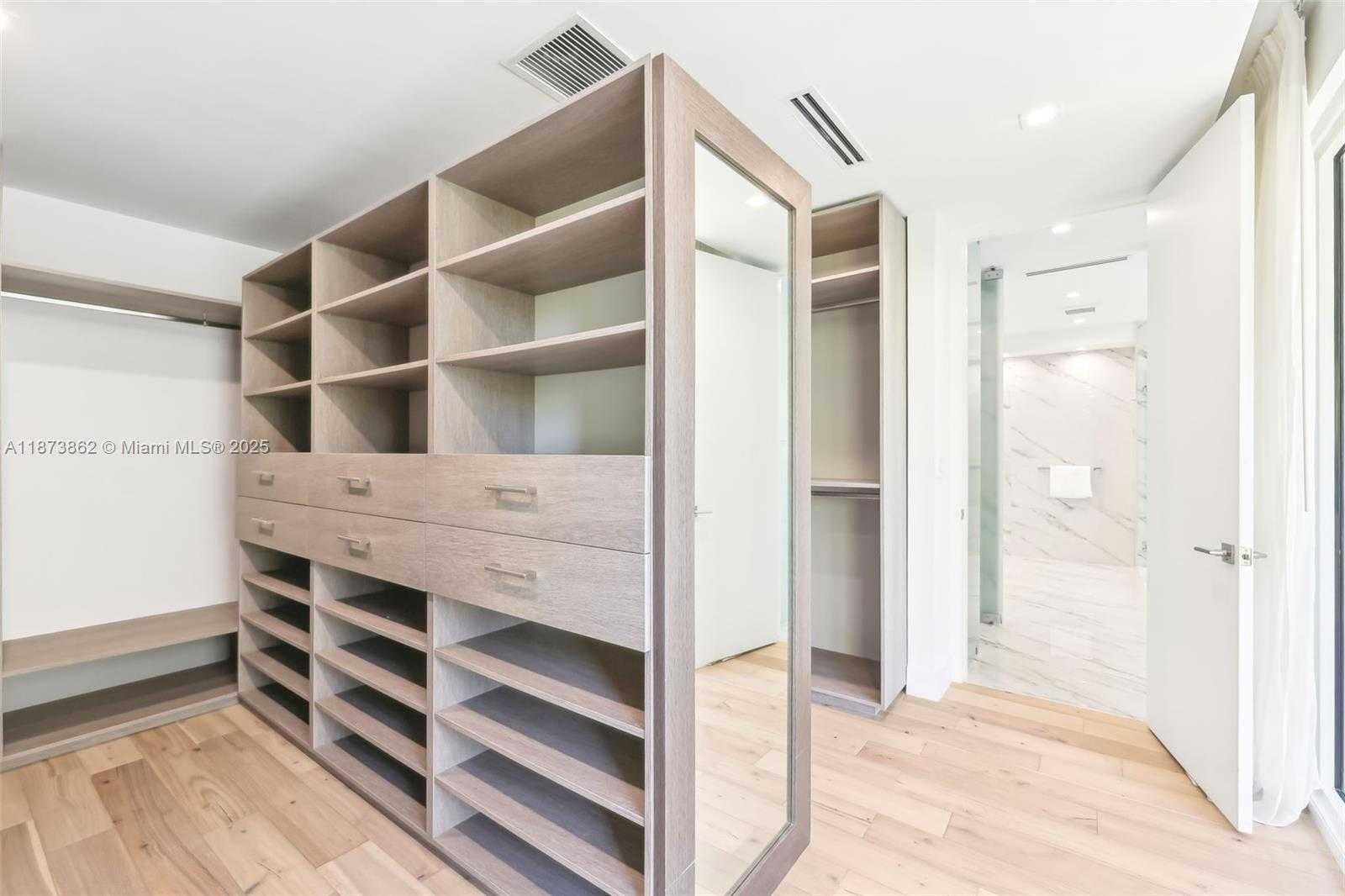 Small Image of 425 HARBOR DR, Key Biscayne Number 30
