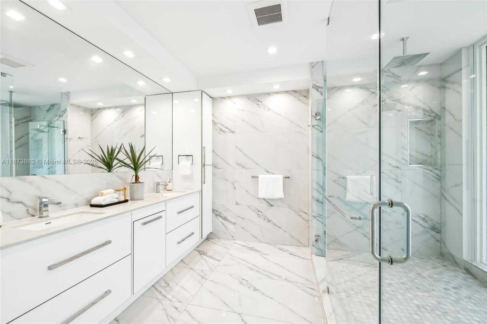 Small Image of 425 HARBOR DR, Key Biscayne Number 32