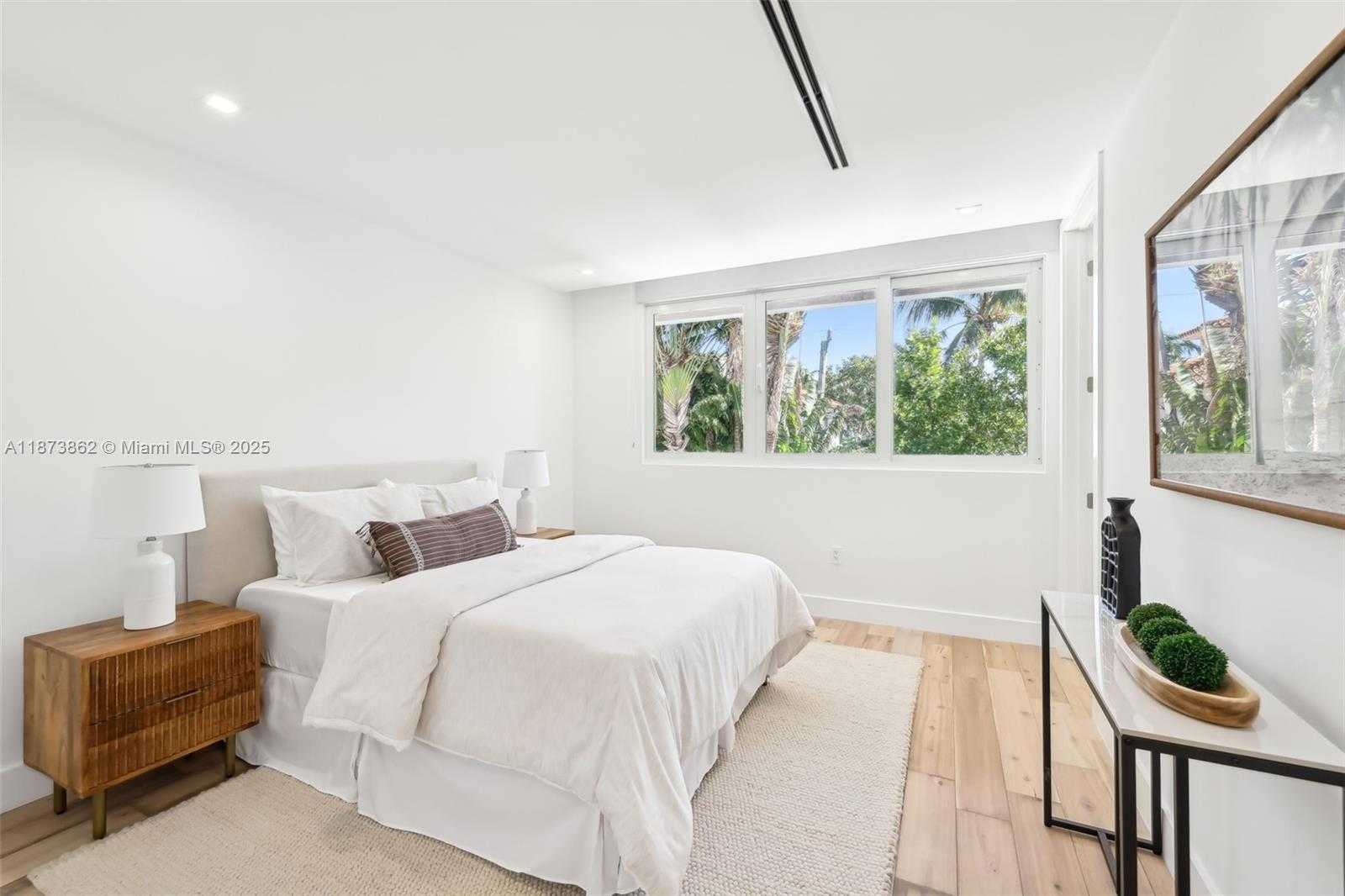 Small Image of 425 HARBOR DR, Key Biscayne Number 36