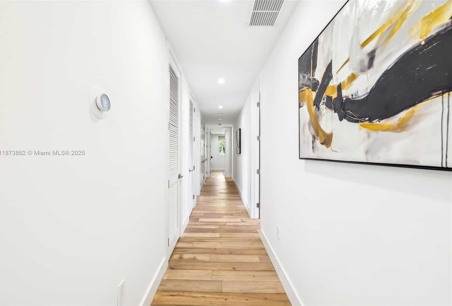 Small Image of 425 HARBOR DR, Key Biscayne Number 39