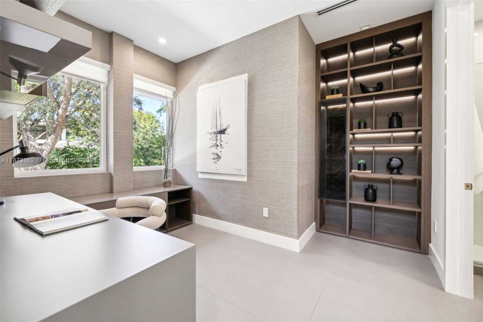 Small Image of 425 HARBOR DR, Key Biscayne Number 4