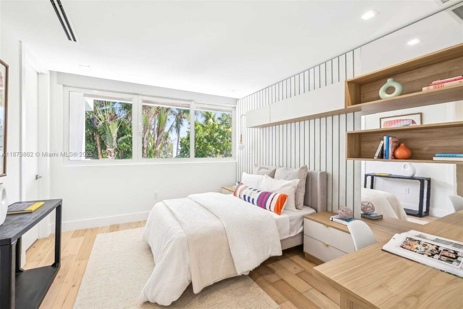 Small Image of 425 HARBOR DR, Key Biscayne Number 40