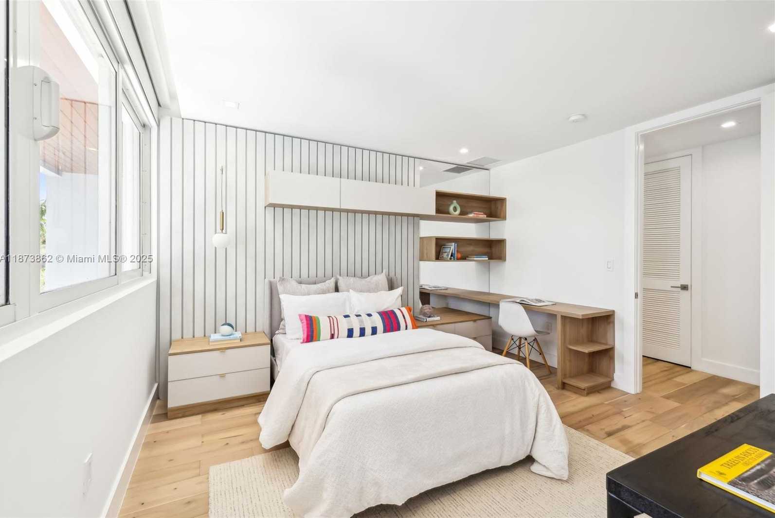 Small Image of 425 HARBOR DR, Key Biscayne Number 41