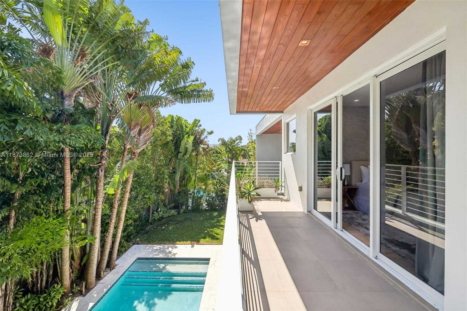 Small Image of 425 HARBOR DR, Key Biscayne Number 45