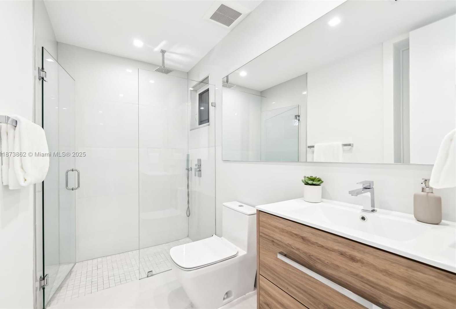 Small Image of 425 HARBOR DR, Key Biscayne Number 47