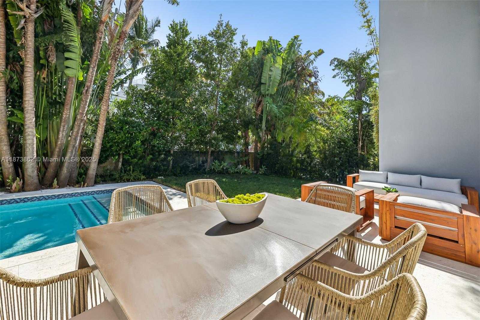 Small Image of 425 HARBOR DR, Key Biscayne Number 49