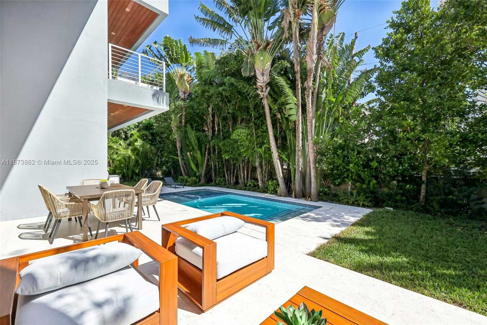 Small Image of 425 HARBOR DR, Key Biscayne Number 50