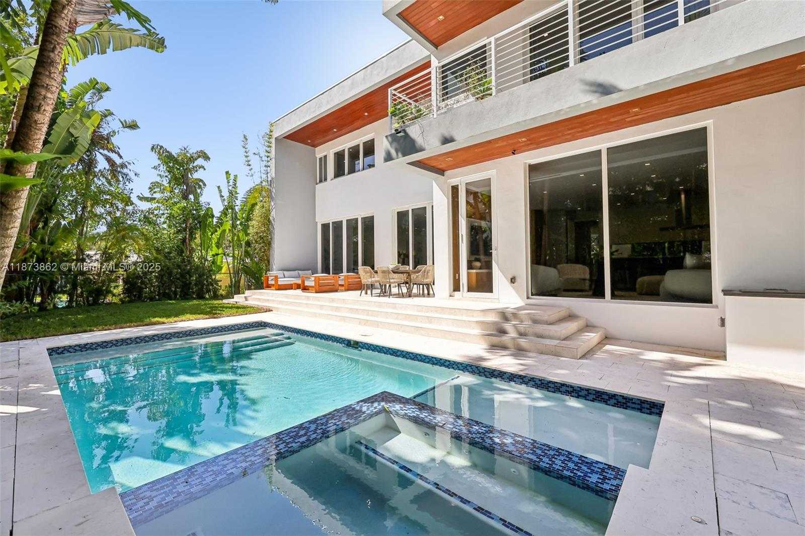 Small Image of 425 HARBOR DR, Key Biscayne Number 54