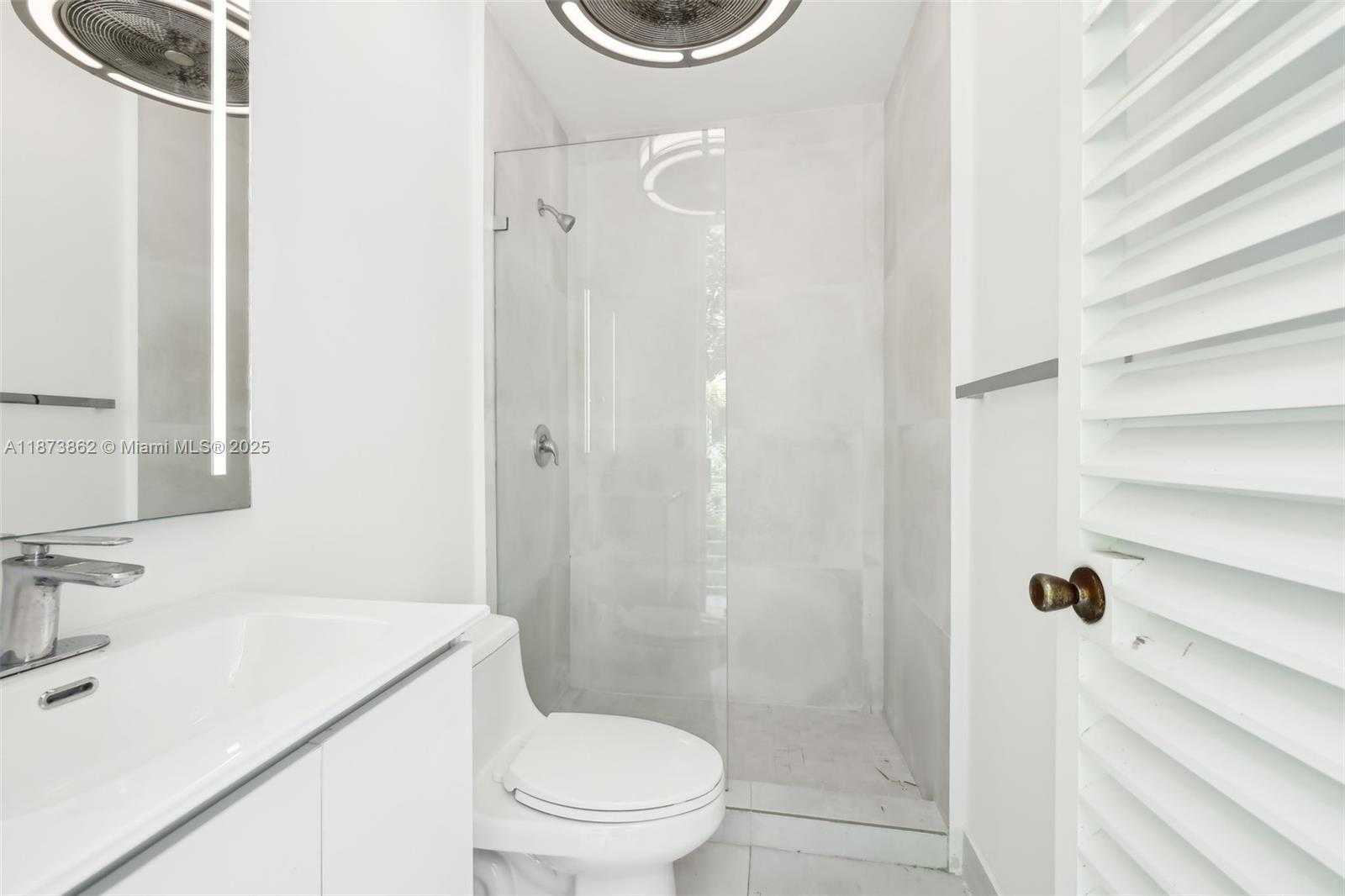 Small Image of 425 HARBOR DR, Key Biscayne Number 57