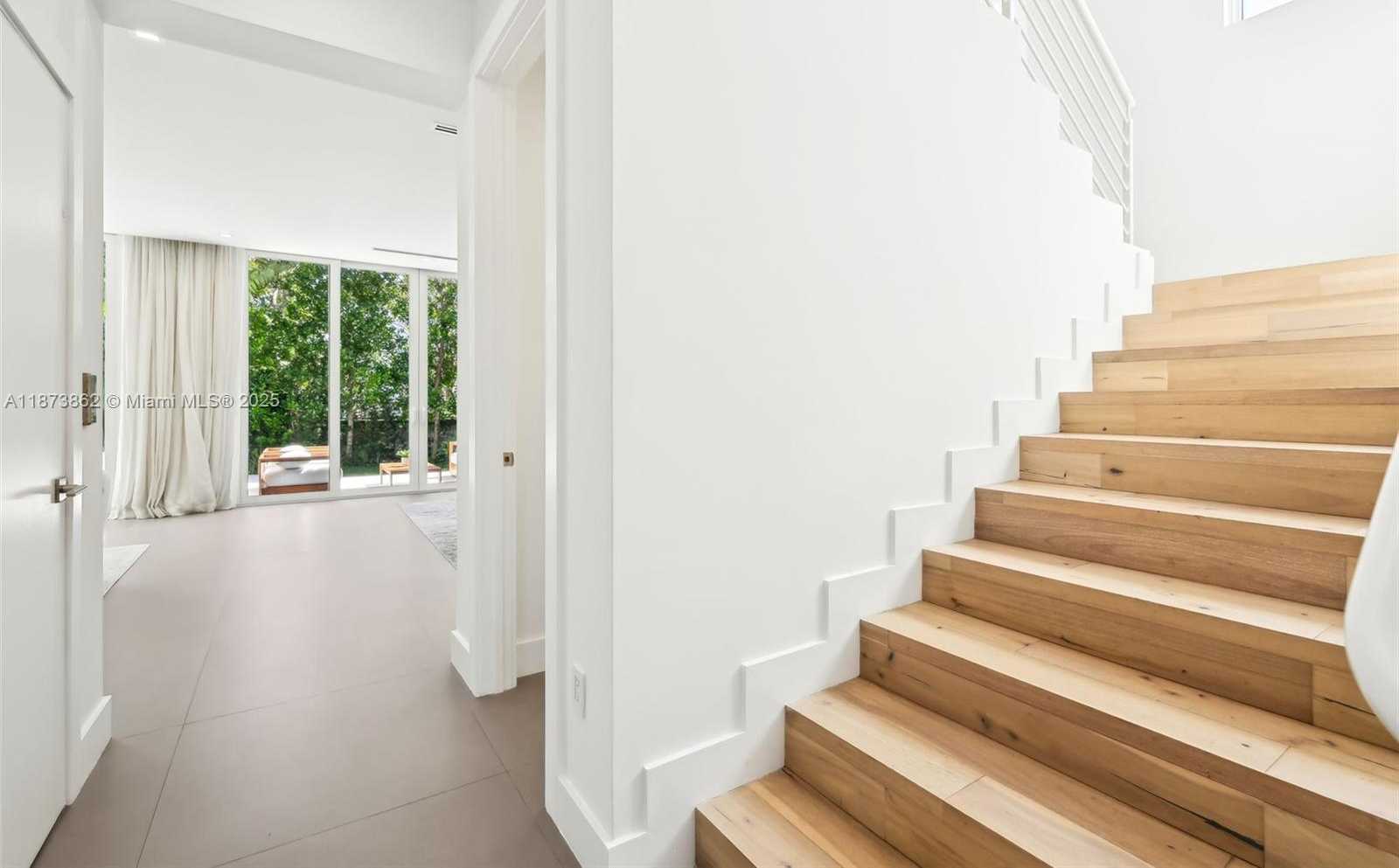 Small Image of 425 HARBOR DR, Key Biscayne Number 6