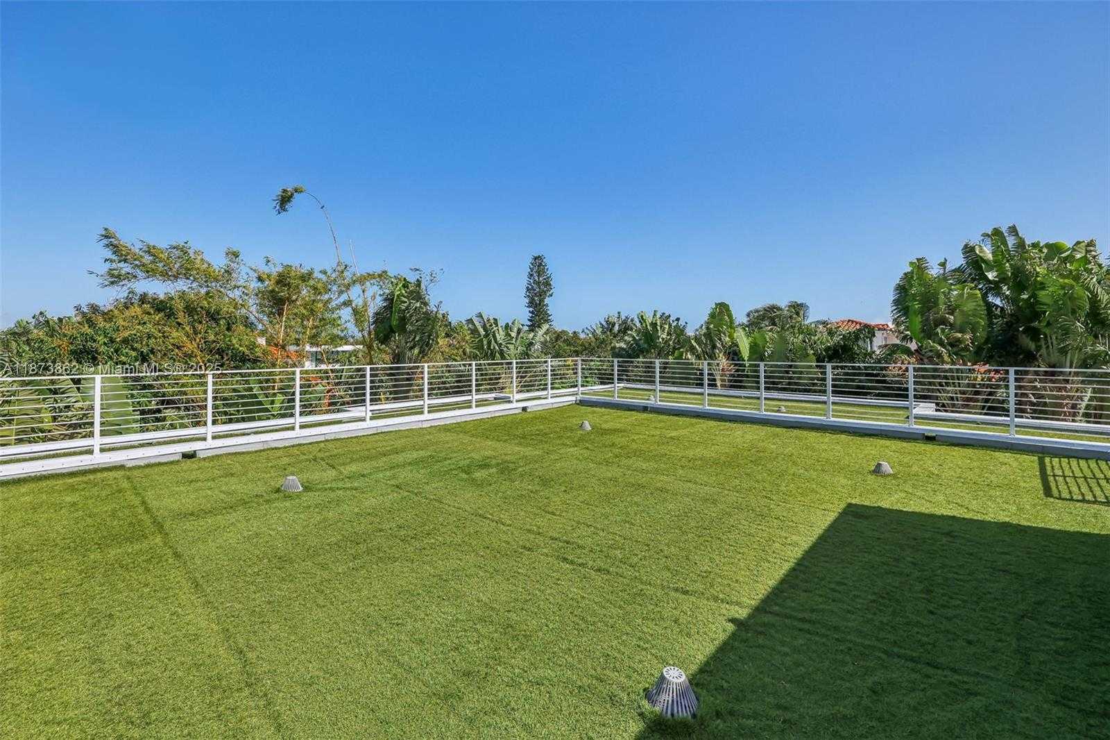 Small Image of 425 HARBOR DR, Key Biscayne Number 60